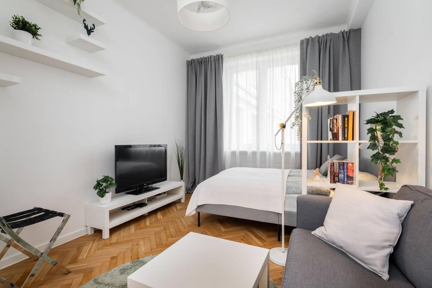 Break Krucza Apartment Warsaw